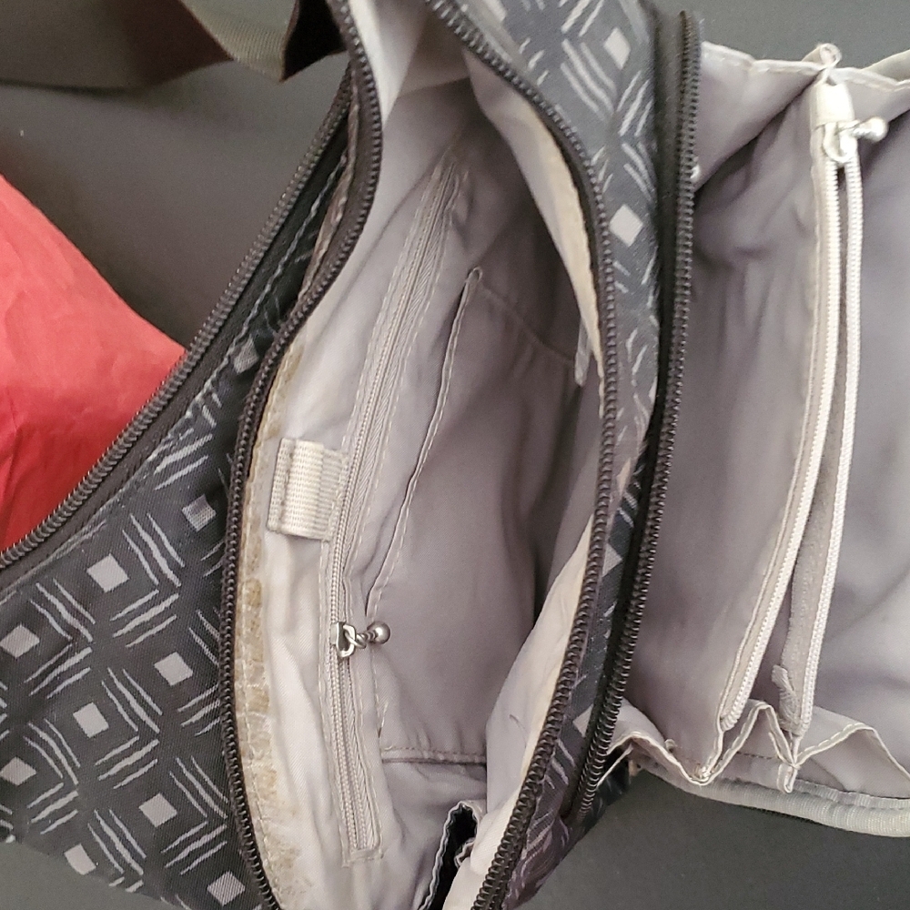 Baggallini Black and White Geometric Bag - Picture 4 of 8